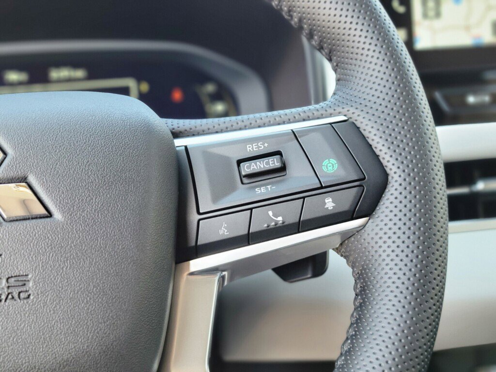 New 2025 Mitsubishi Outlander SEL image 28