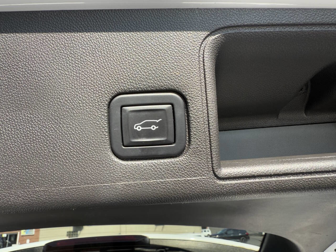 Used 2022 GMC Terrain SLE w/ Driver Convenience Package image 17