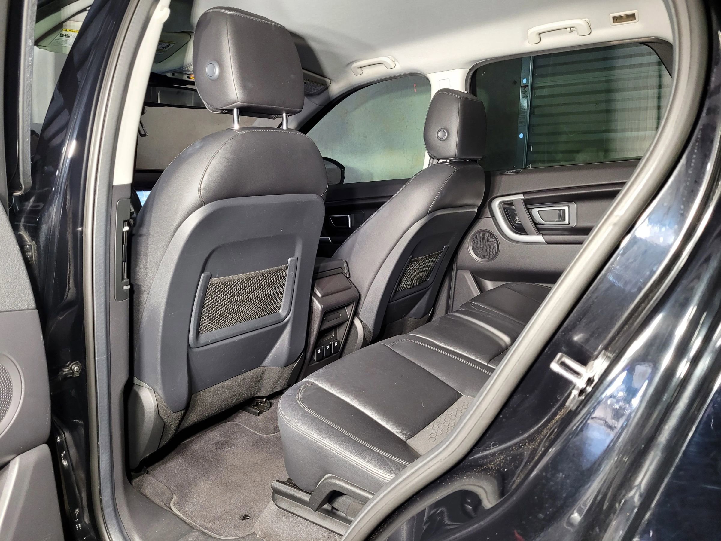 Used 2017 Land Rover Discovery Sport SE image 33