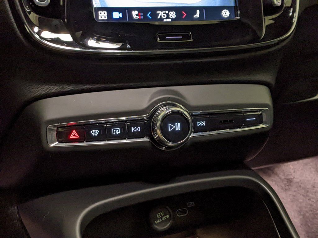 Certified 2023 Volvo XC40 Recharge Ultimate image 18
