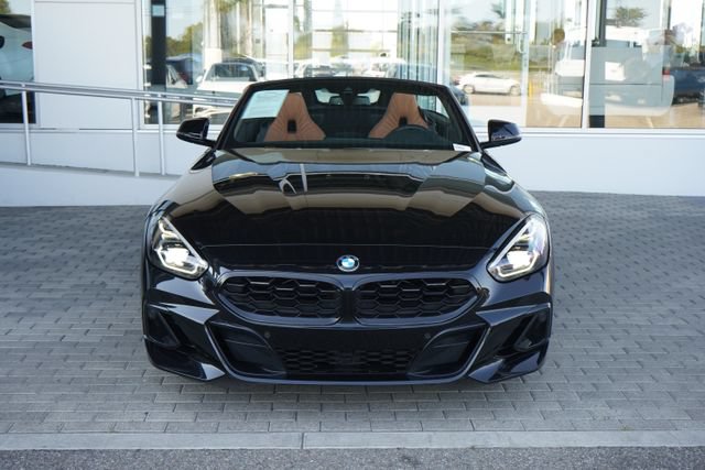 Used 2023 BMW Z4 M40i w/ Premium Package RWD image 4