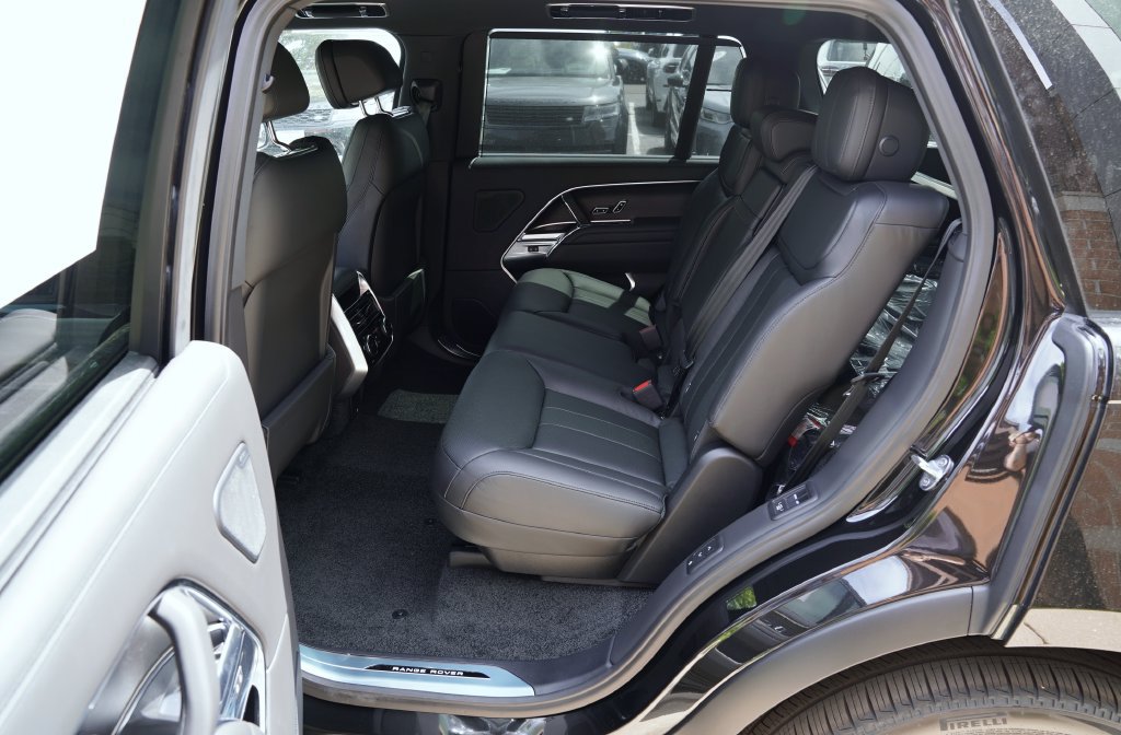 New 2026 Land Rover Range Rover Long Wheelbase SE AWD/4WD image 37