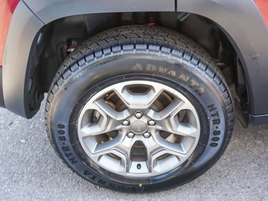 Used 2021 Jeep Cherokee Trailhawk image 8