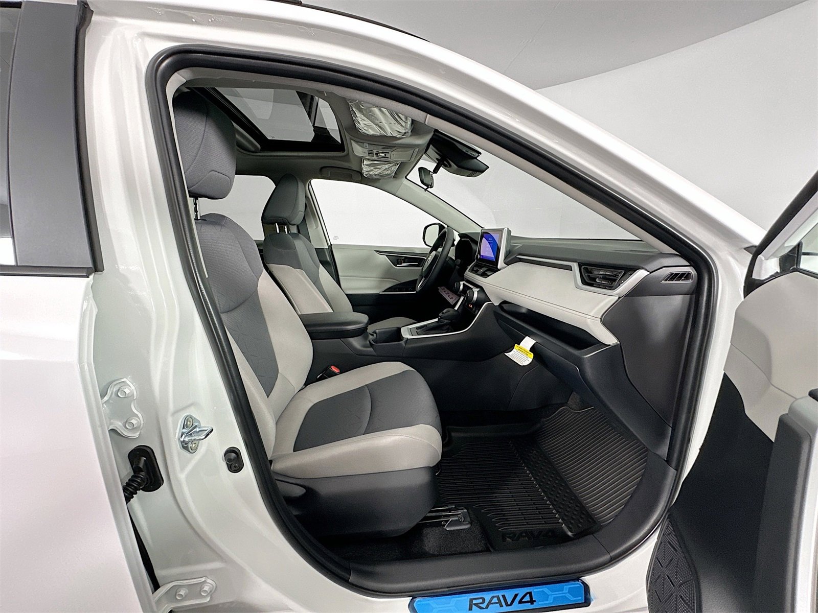 New 2025 Toyota RAV4 XLE image 27