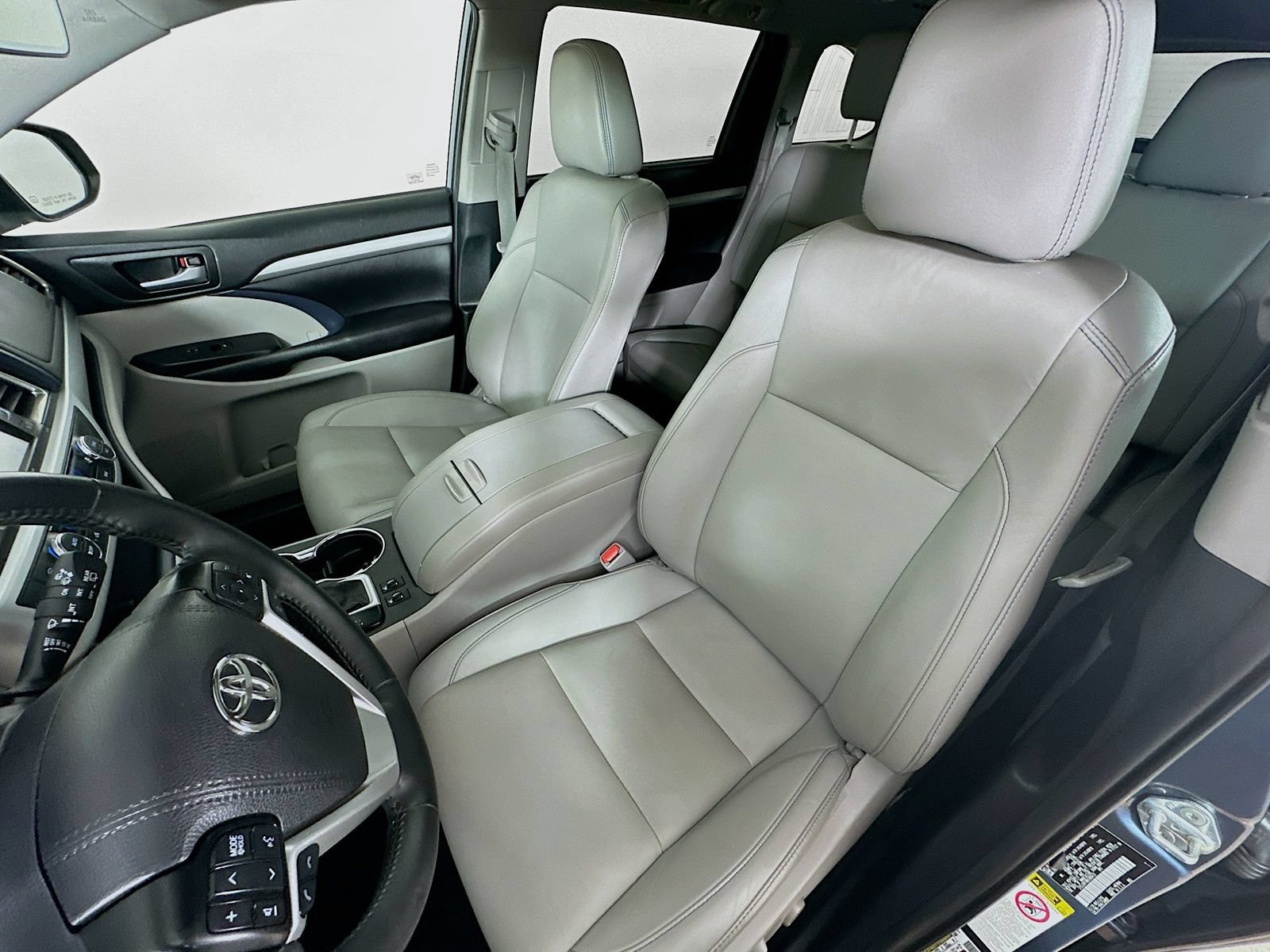 Used 2019 Toyota Highlander XLE AWD/4WD image 33