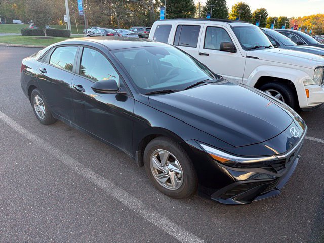 Certified 2025 Hyundai Elantra SE FWD image 22