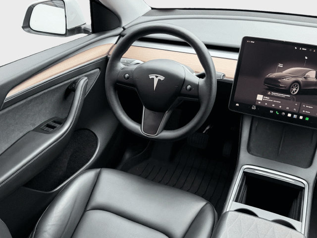 Used 2024 Tesla Model Y Long Range AWD/4WD image 12
