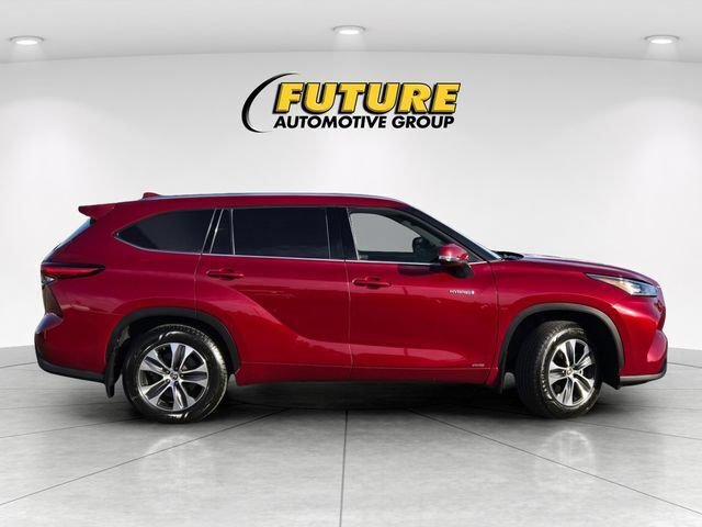 Certified 2020 Toyota Highlander XLE AWD/4WD image 4