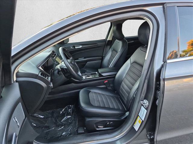Used 2018 Ford Fusion SE w/ Equipment Group 201A FWD image 15