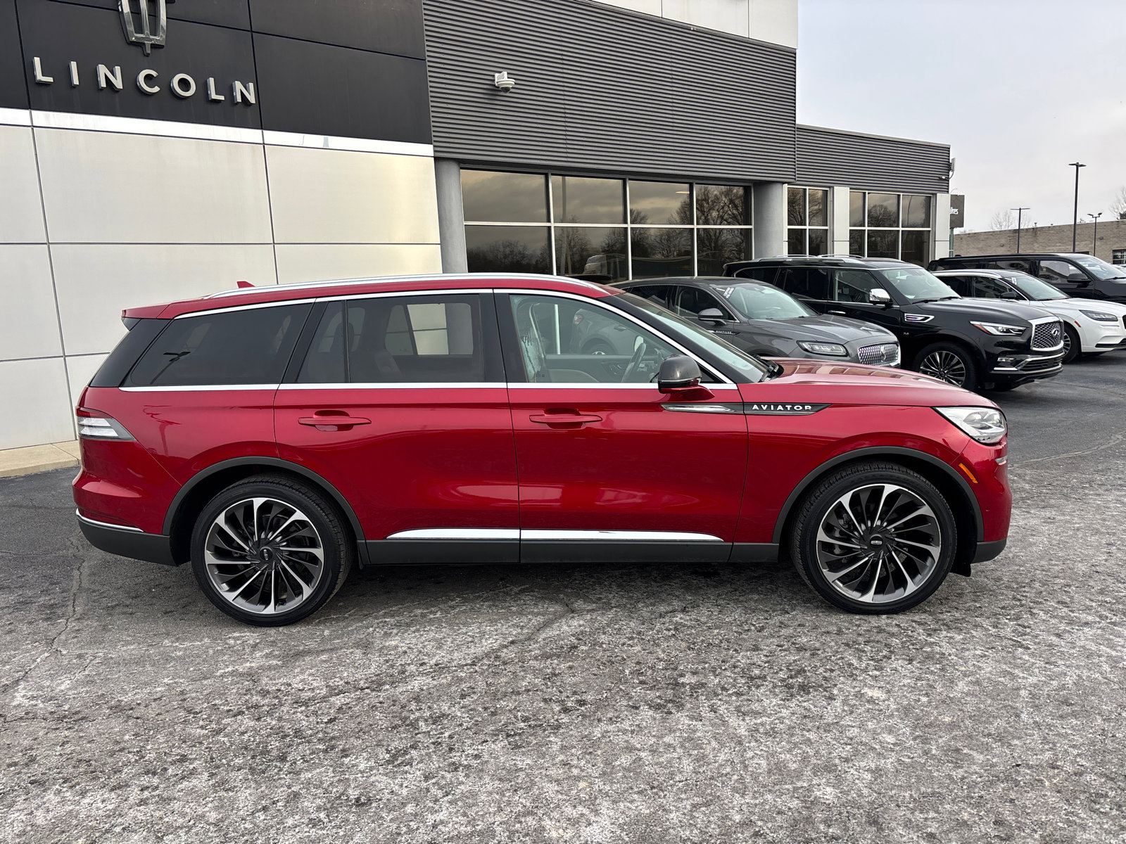 Used 2020 Lincoln Aviator Reserve w/ Equipment Group 202A image 8
