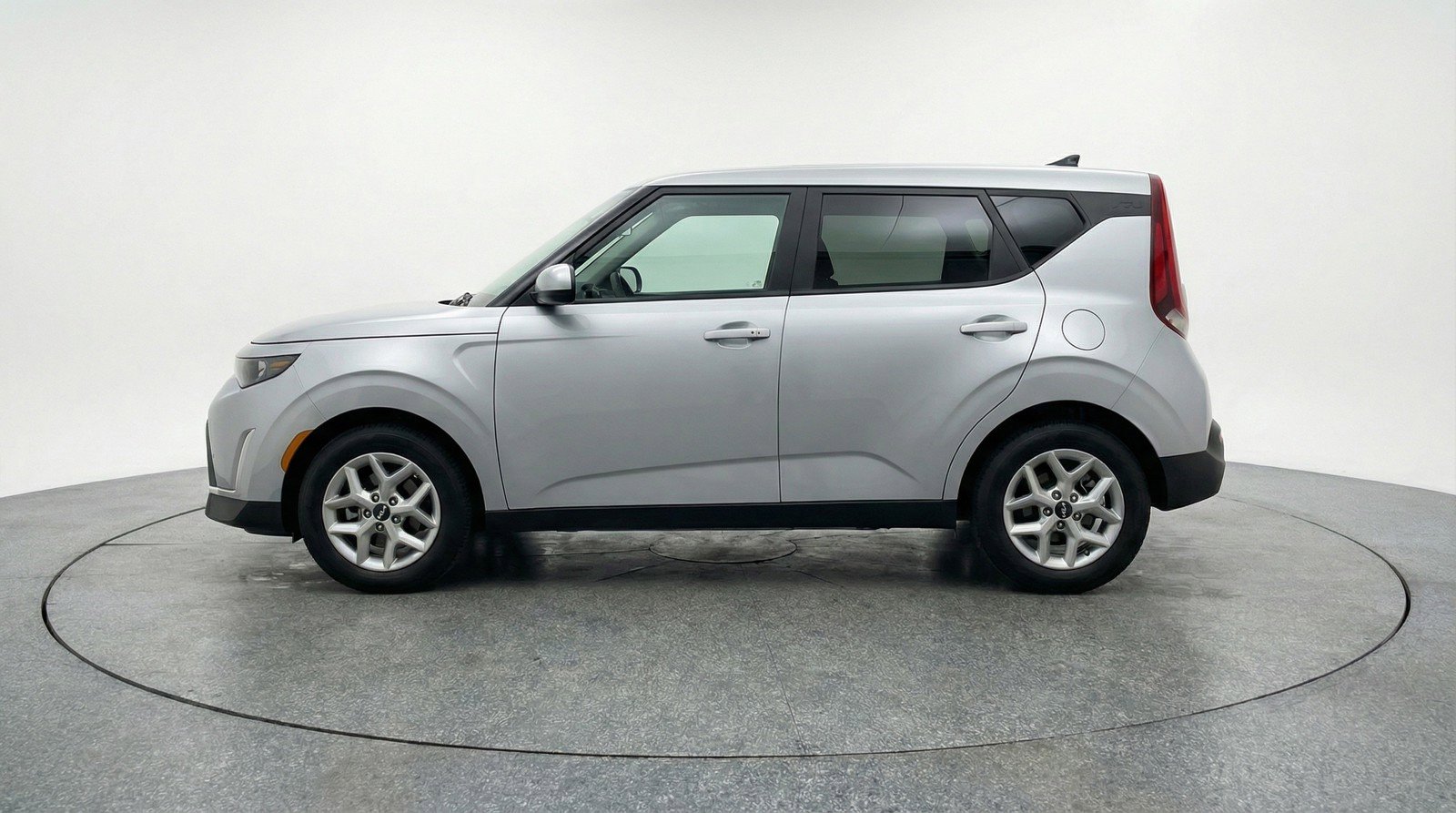Used 2025 Kia Soul LX w/ LX Technology Package image 5