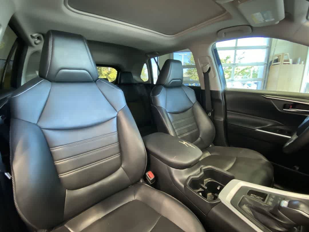Used 2022 Toyota RAV4 XLE Premium AWD/4WD image 27