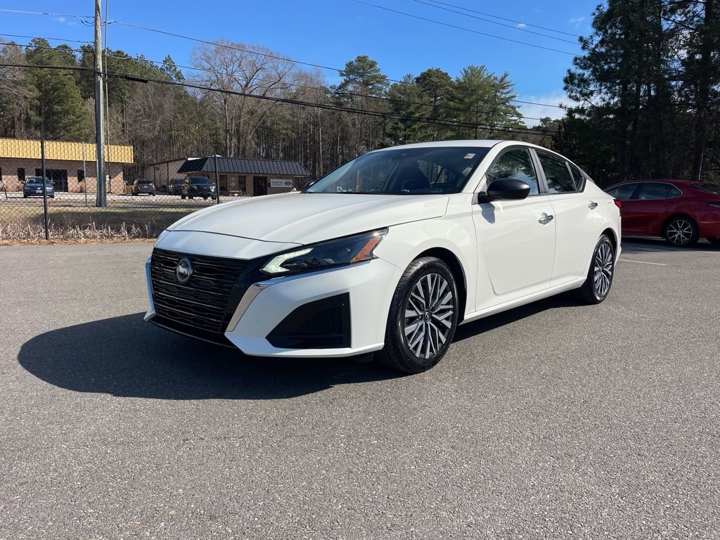 Used 2025 Nissan Altima 2.5 SV image 2