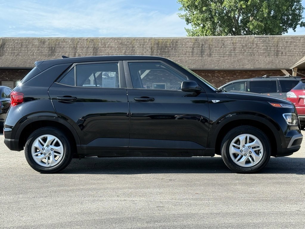 Used 2022 Hyundai Venue SE image 7