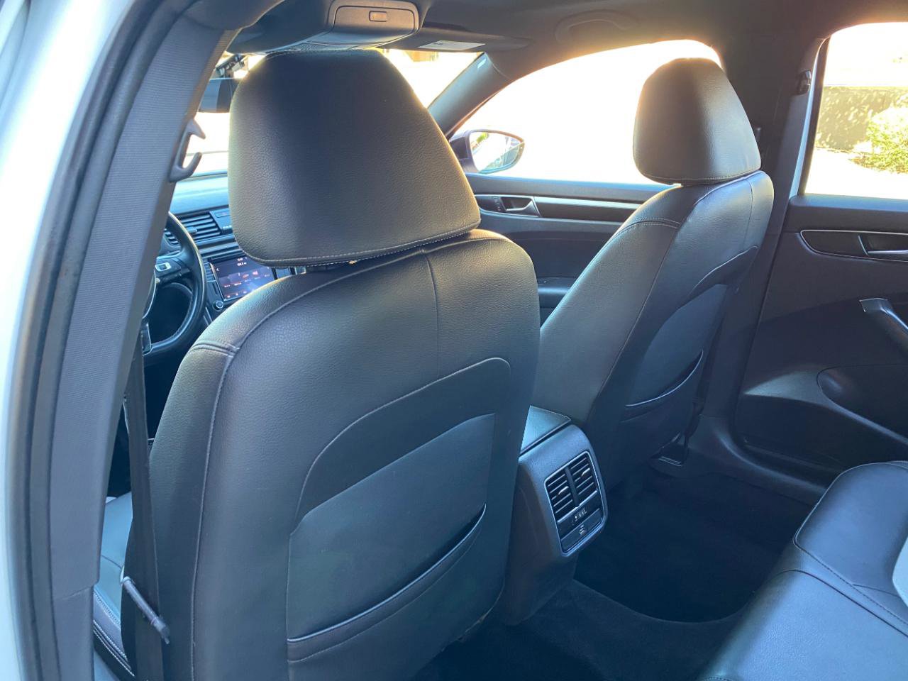 Used 2018 Volkswagen Passat GT FWD image 38