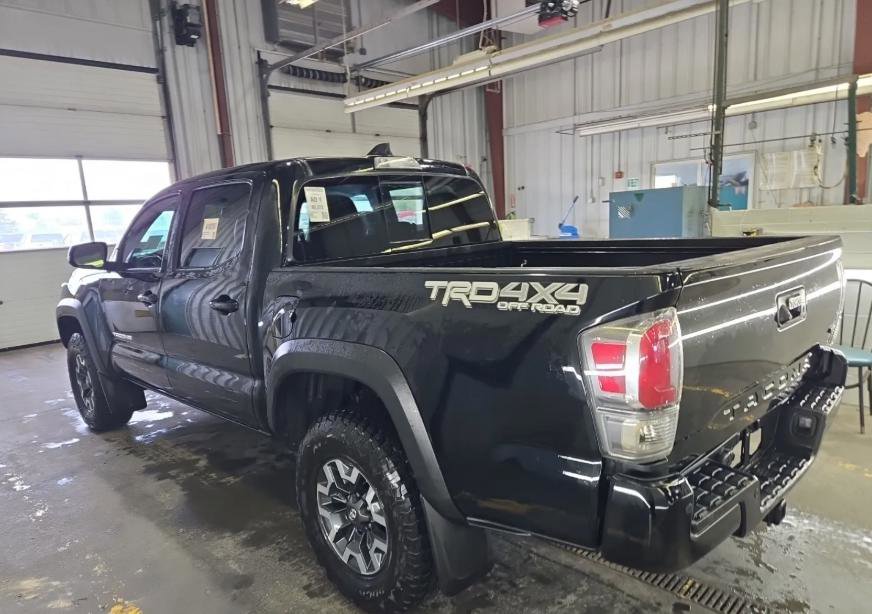 Used 2022 Toyota Tacoma TRD Off-Road w/ TRD Premium Off Road Package AWD/4WD image 3