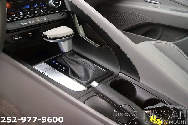 Used 2024 Hyundai Elantra SEL FWD image 17