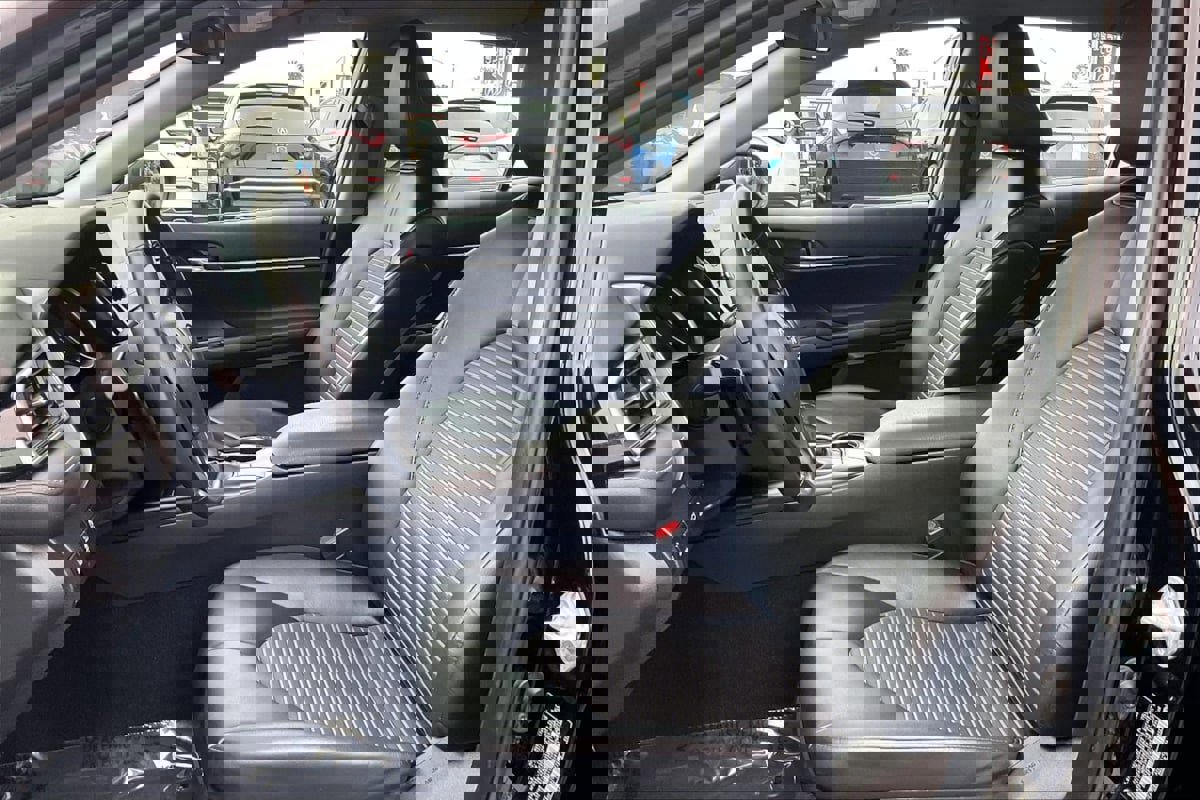 Used 2024 Toyota Camry SE image 20