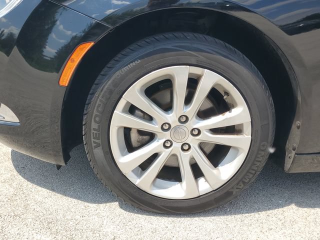 Used 2015 Chrysler 200 Limited w/ Convenience Group FWD image 7