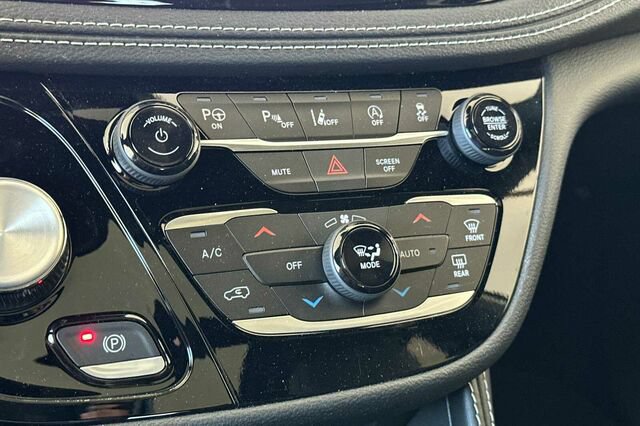 New 2025 Chrysler Pacifica Limited AWD/4WD image 17