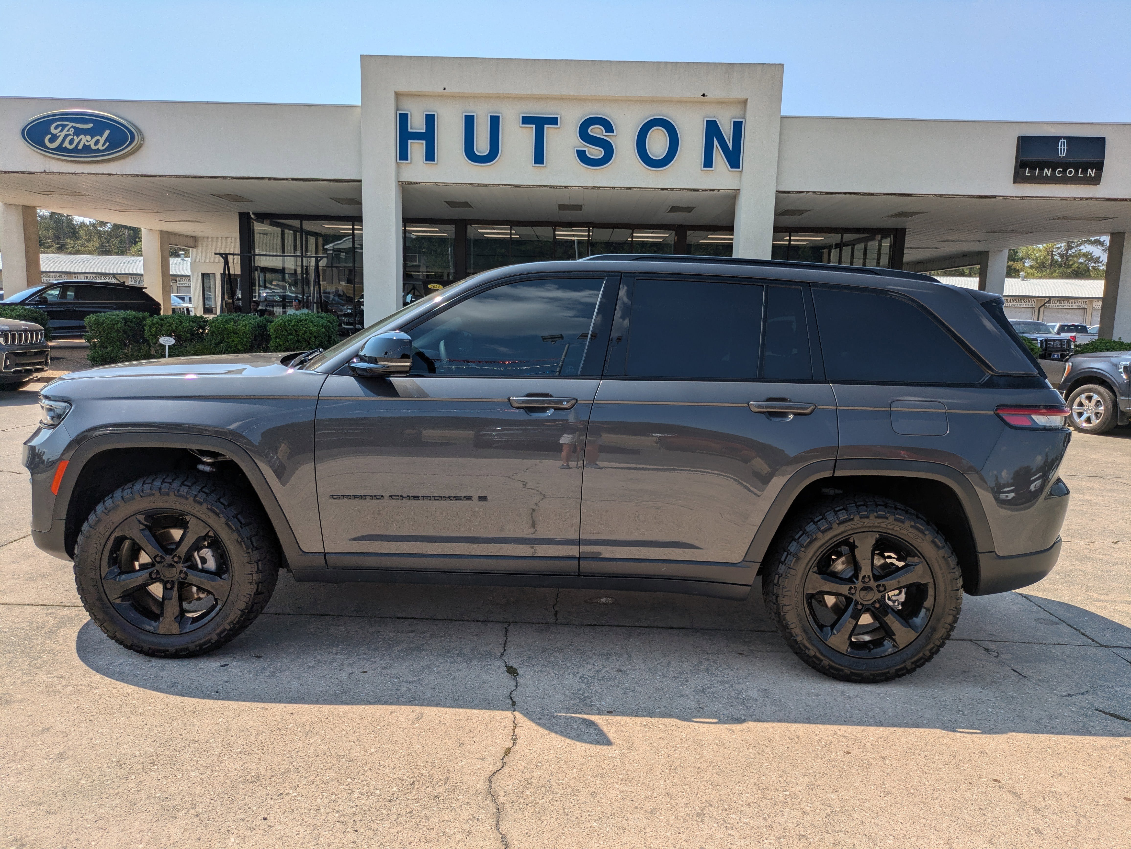 Used 2023 Jeep Grand Cherokee Altitude