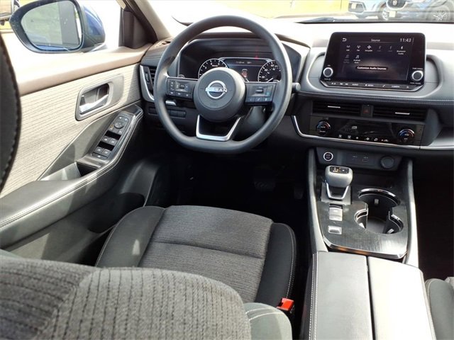 Used 2023 Nissan Rogue SV image 5