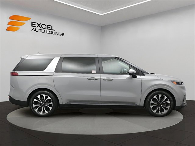 Used 2022 Kia Carnival EX image 6