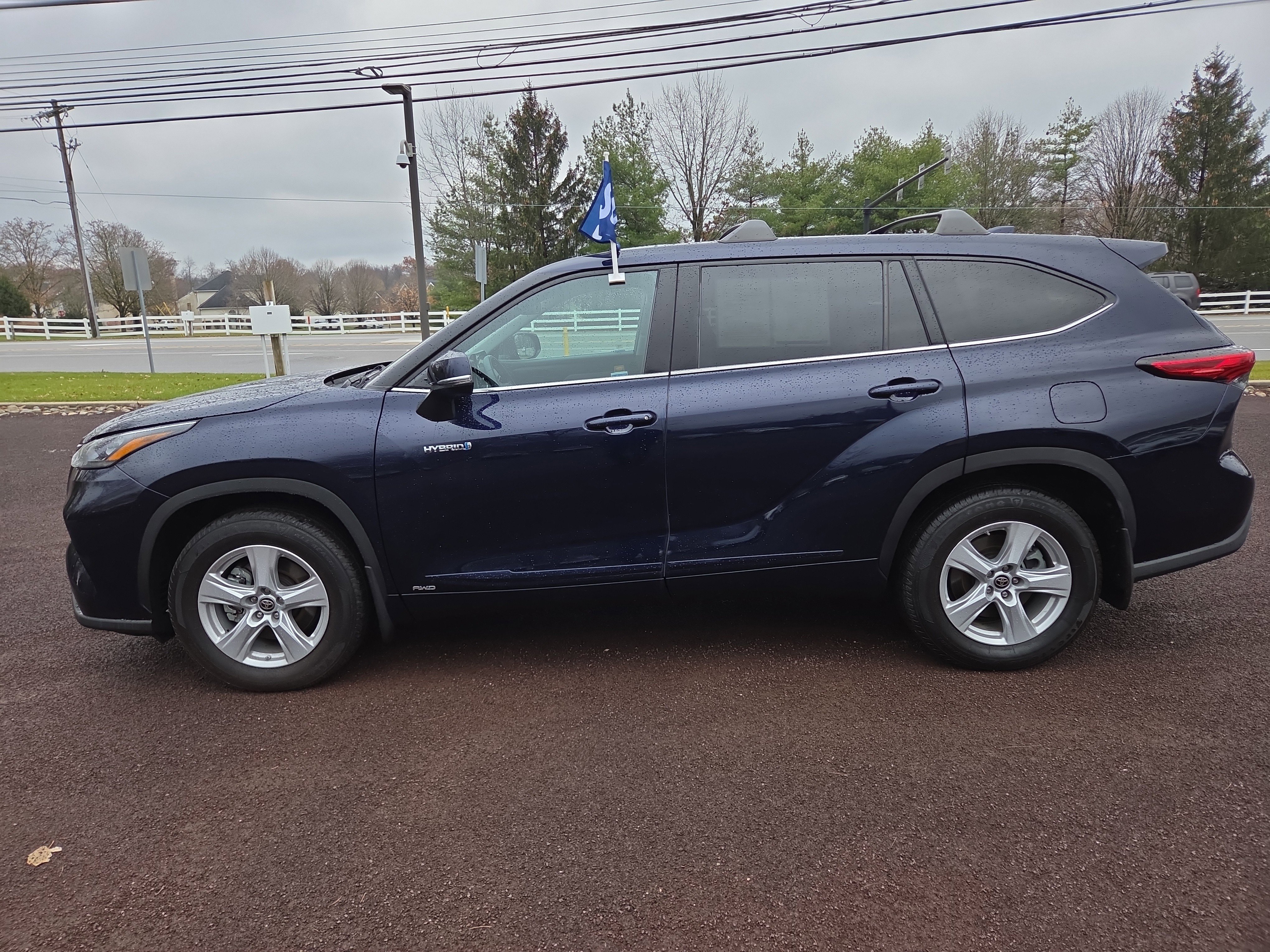 Used 2020 Toyota Highlander LE image 6