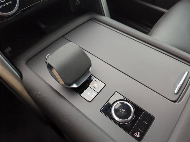 New 2024 Land Rover Discovery Dynamic SE image 28