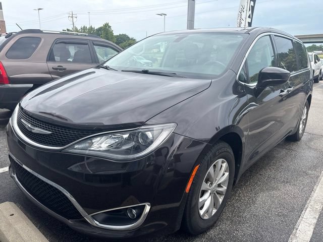 Used 2018 Chrysler Pacifica Touring Plus FWD image 3