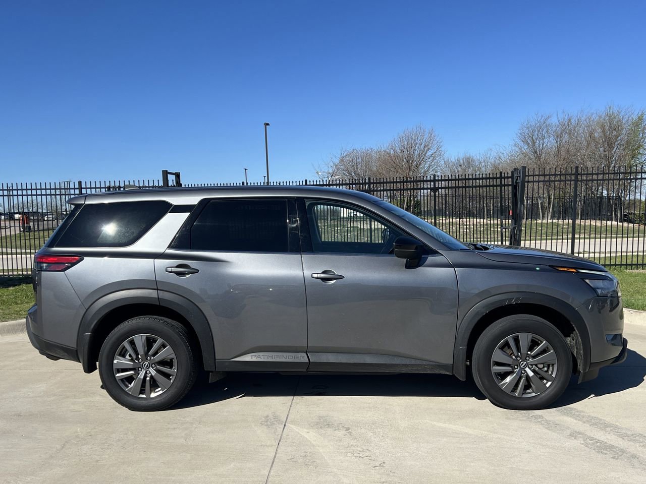 Certified 2024 Nissan Pathfinder S image 3