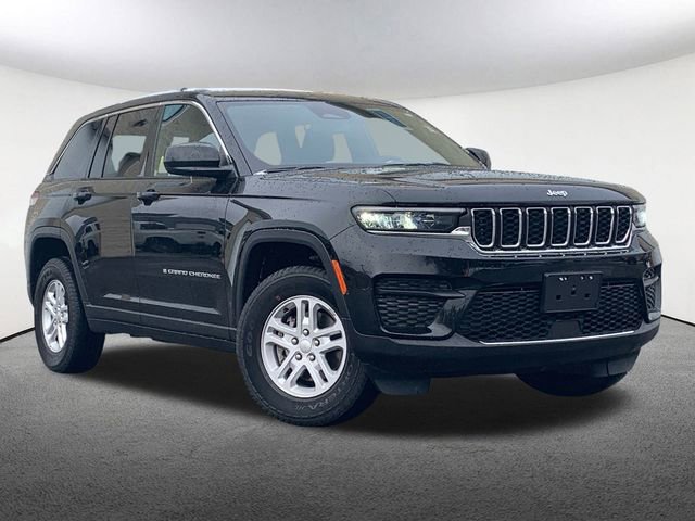 Used 2024 Jeep Grand Cherokee Laredo image 2