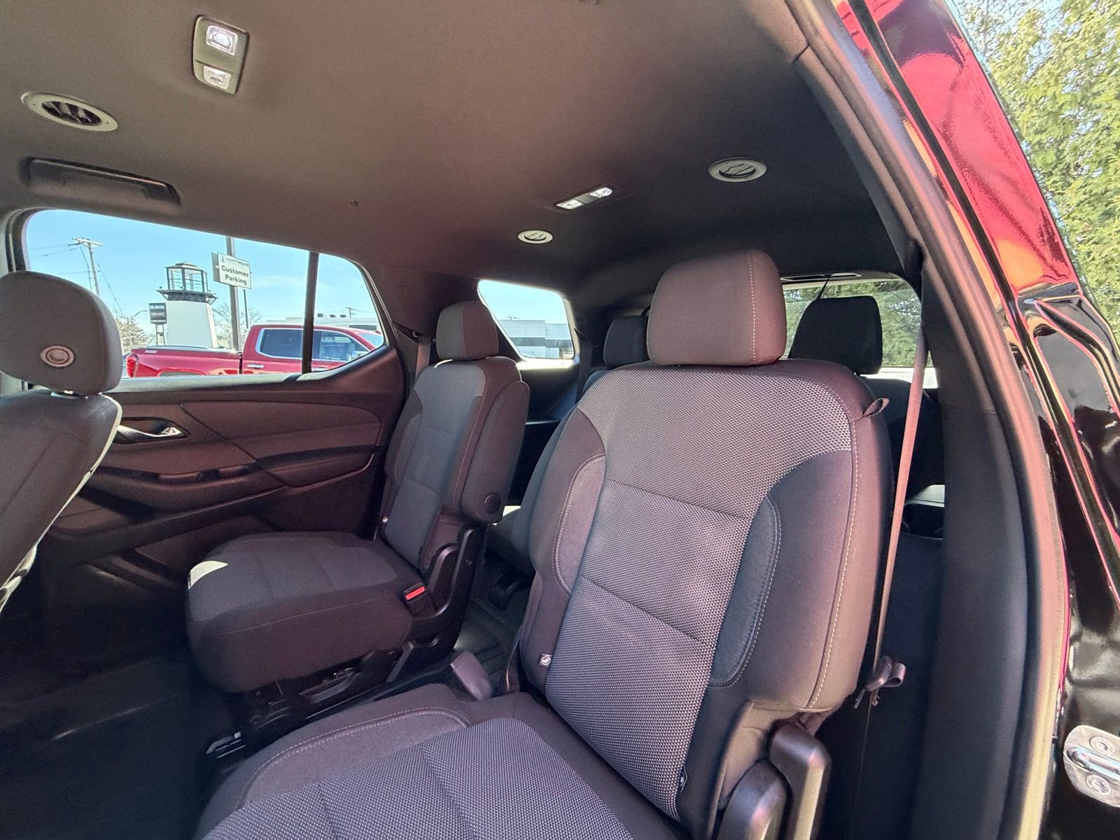 Used 2023 Chevrolet Traverse LT image 24
