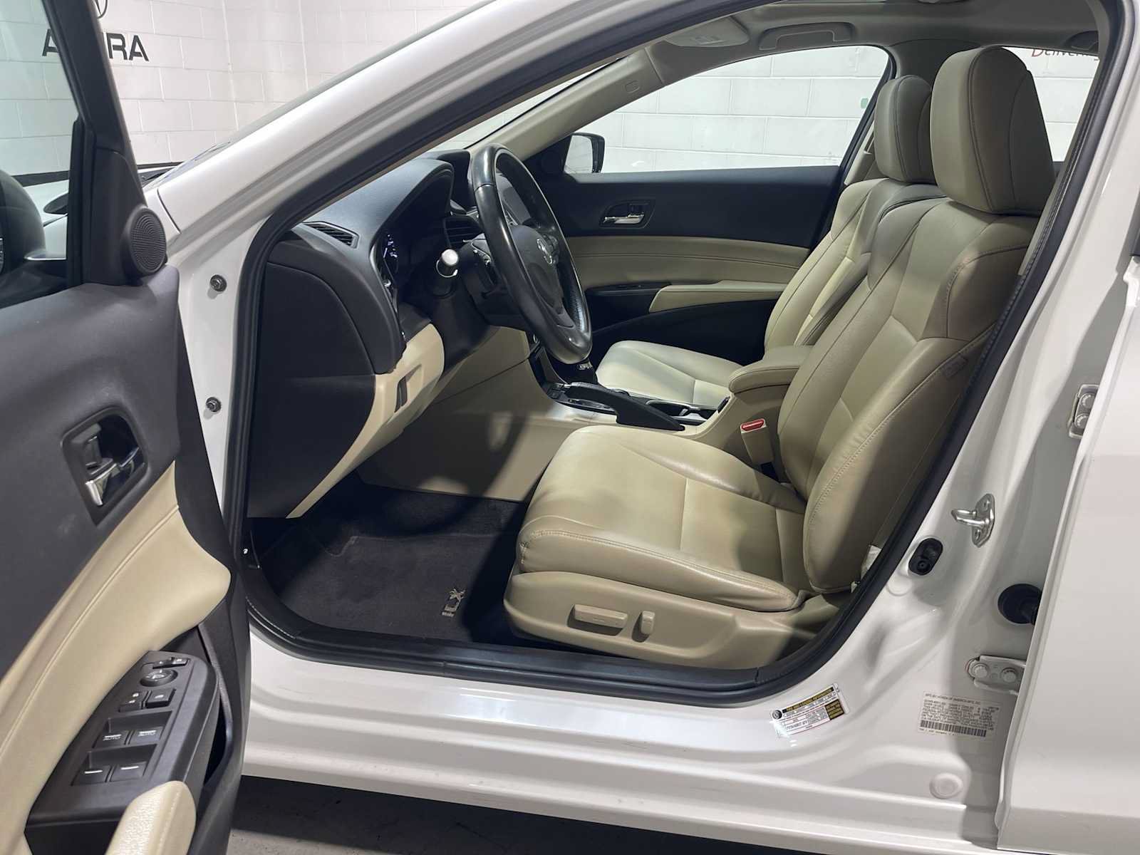 Used 2018 Acura ILX FWD image 2