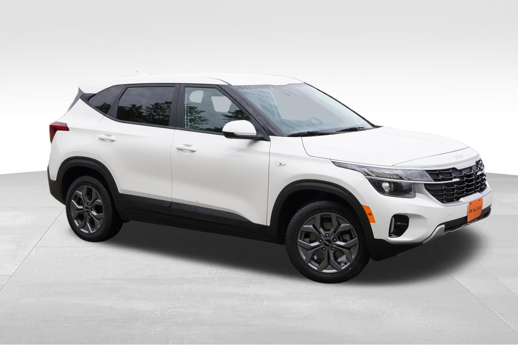 Certified 2024 Kia Seltos LX AWD/4WD image 2
