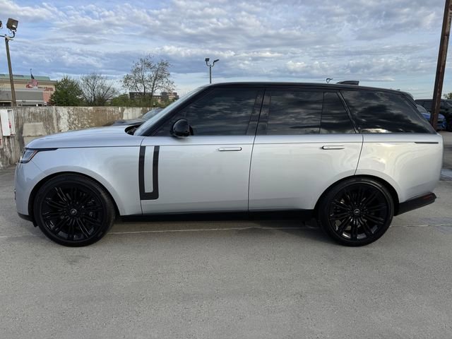 Used 2025 Land Rover Range Rover SE image 11