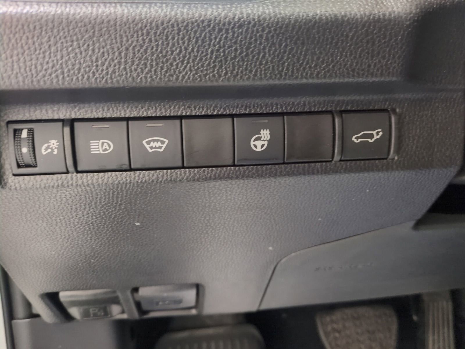 Used 2025 Toyota RAV4 XLE w/ Convenience Package AWD/4WD image 20