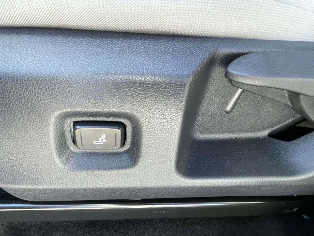 Used 2025 Toyota Tacoma SR5 image 17