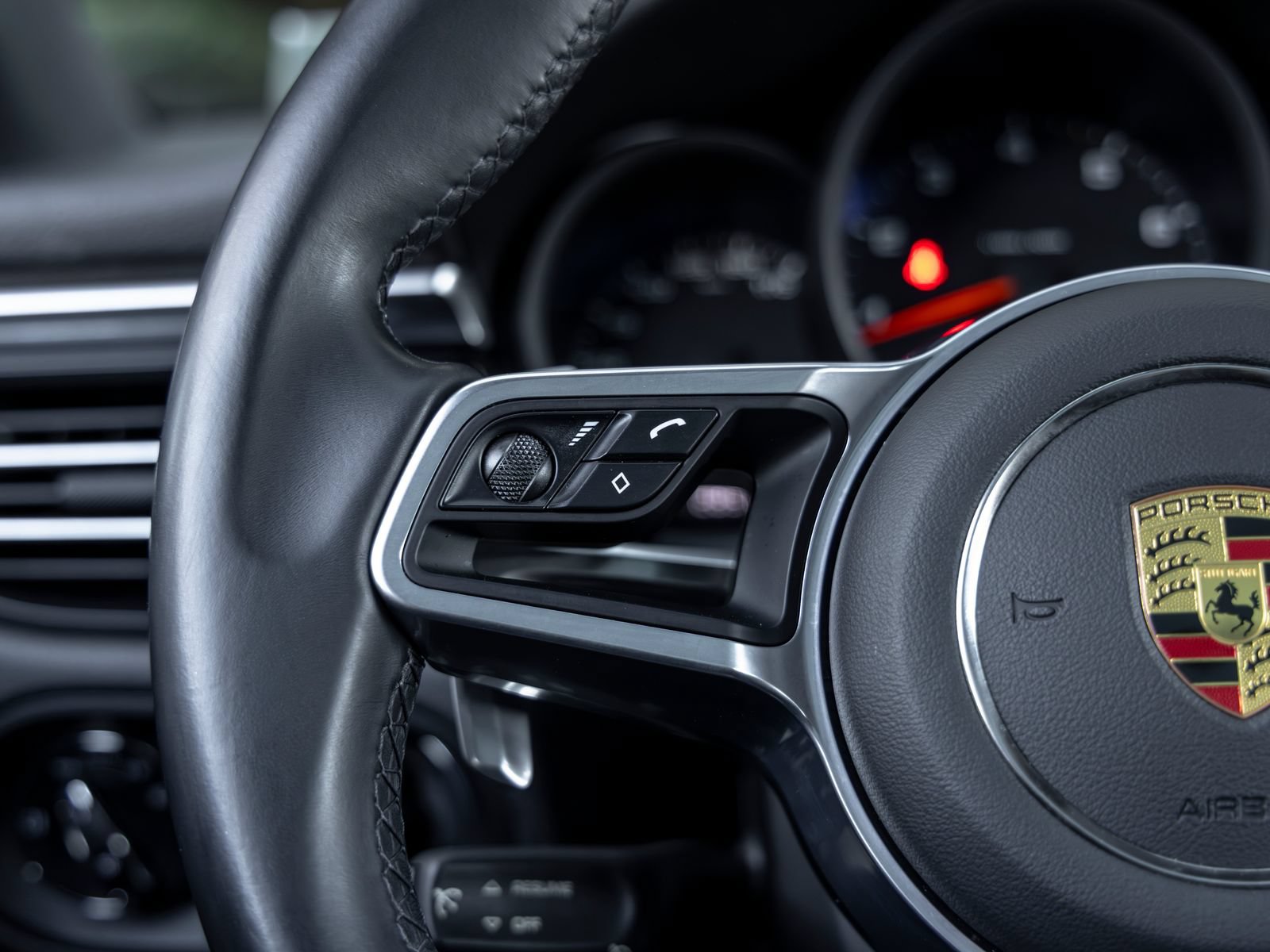 Certified 2021 Porsche Macan AWD/4WD image 29