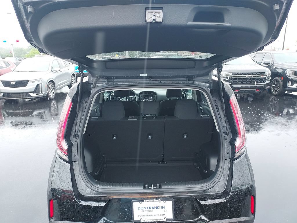Used 2025 Kia Soul LX w/ LX Technology Package FWD image 28