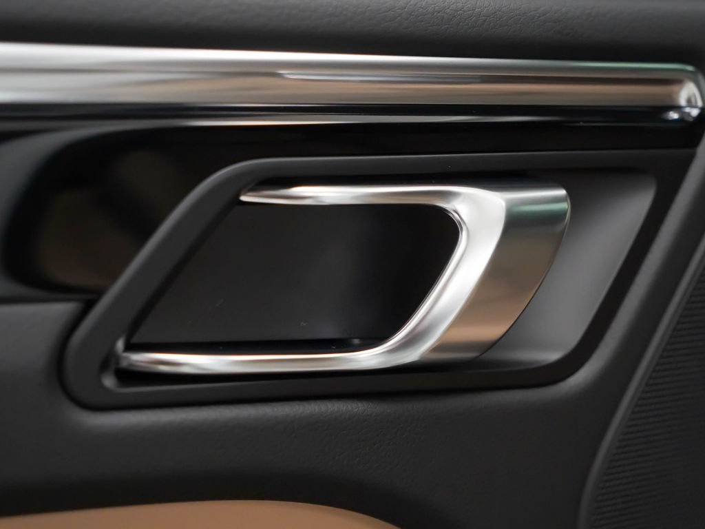 Certified 2026 Porsche Macan AWD/4WD image 16