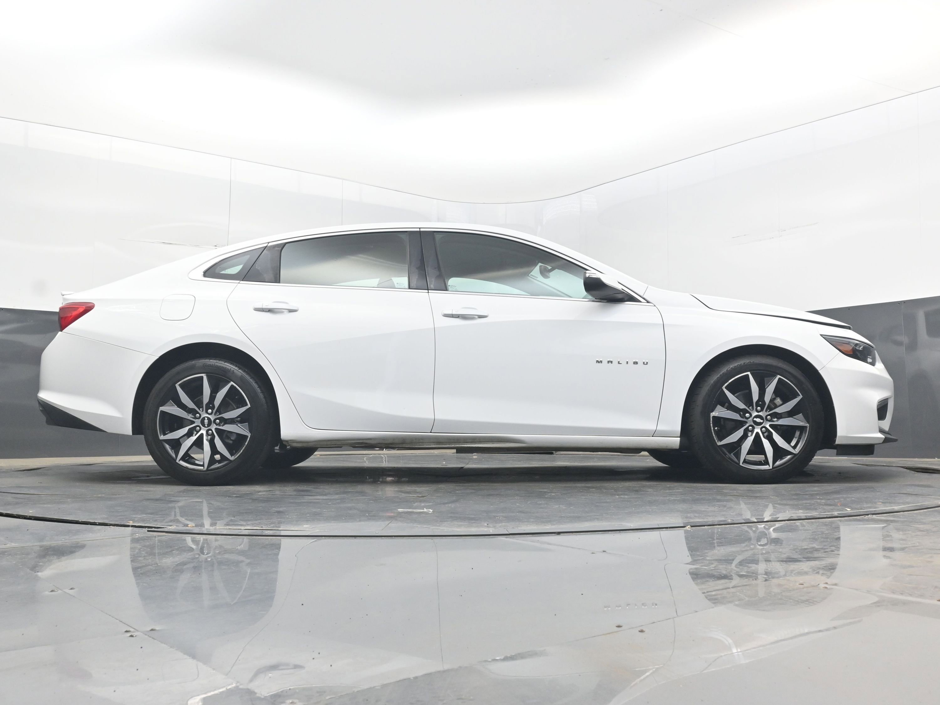 Used 2018 Chevrolet Malibu LT FWD image 30