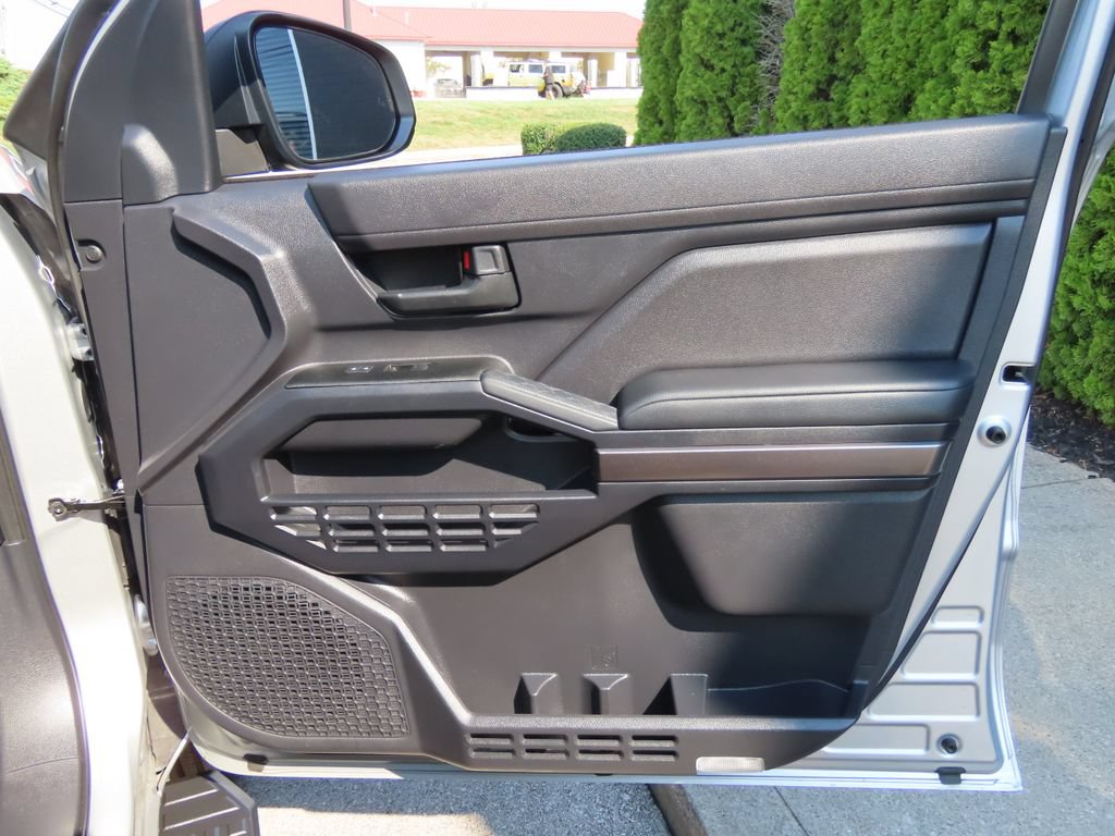 Used 2025 Toyota 4Runner SR5 AWD/4WD image 38