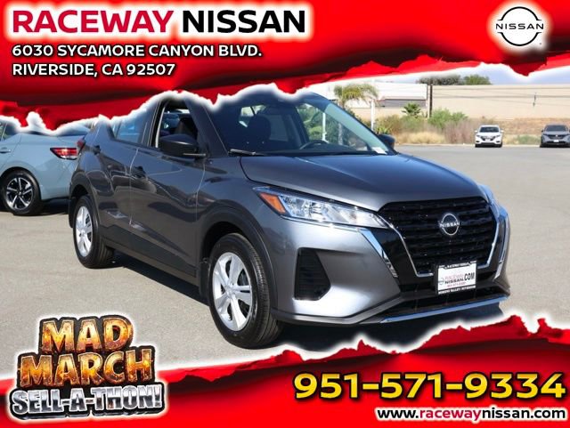 New 2025 Nissan Kicks Play S