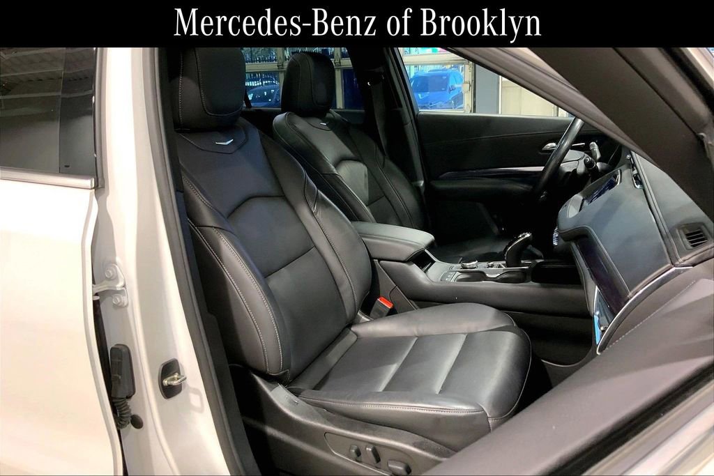Used 2023 Cadillac XT4 Luxury w/ Cold Weather Package image 8
