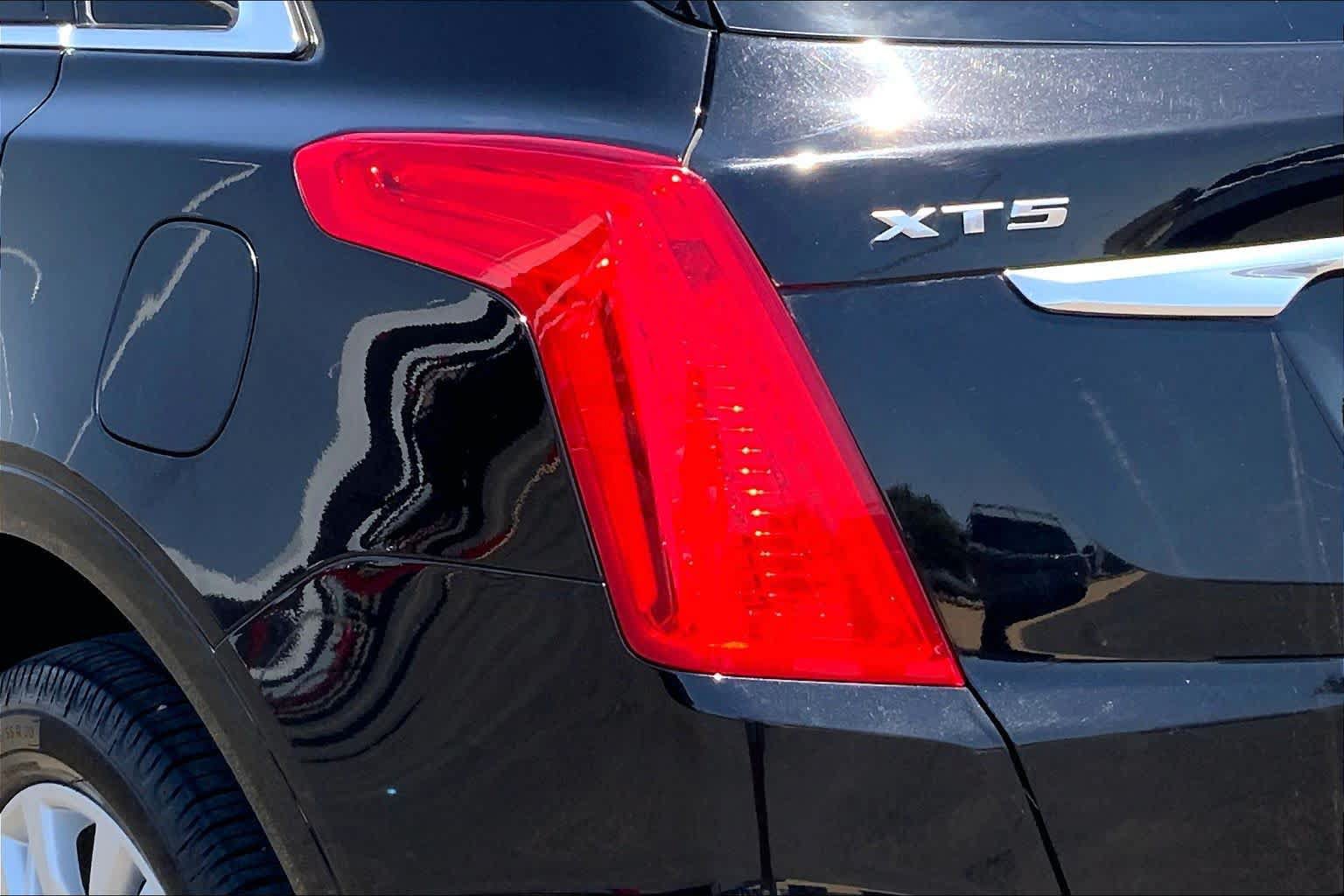 Used 2017 Cadillac XT5 Premium Luxury FWD image 29