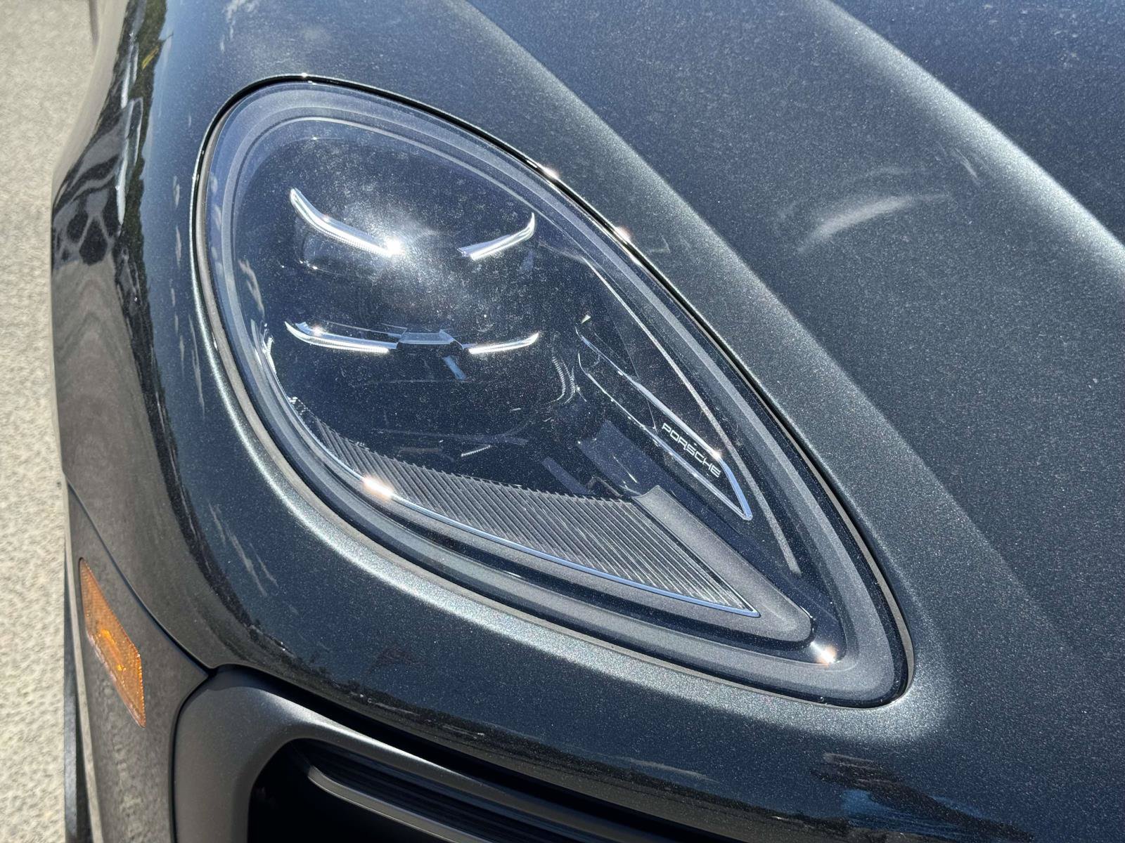 Used 2022 Porsche Macan w/ Premium Package Plus AWD/4WD image 9