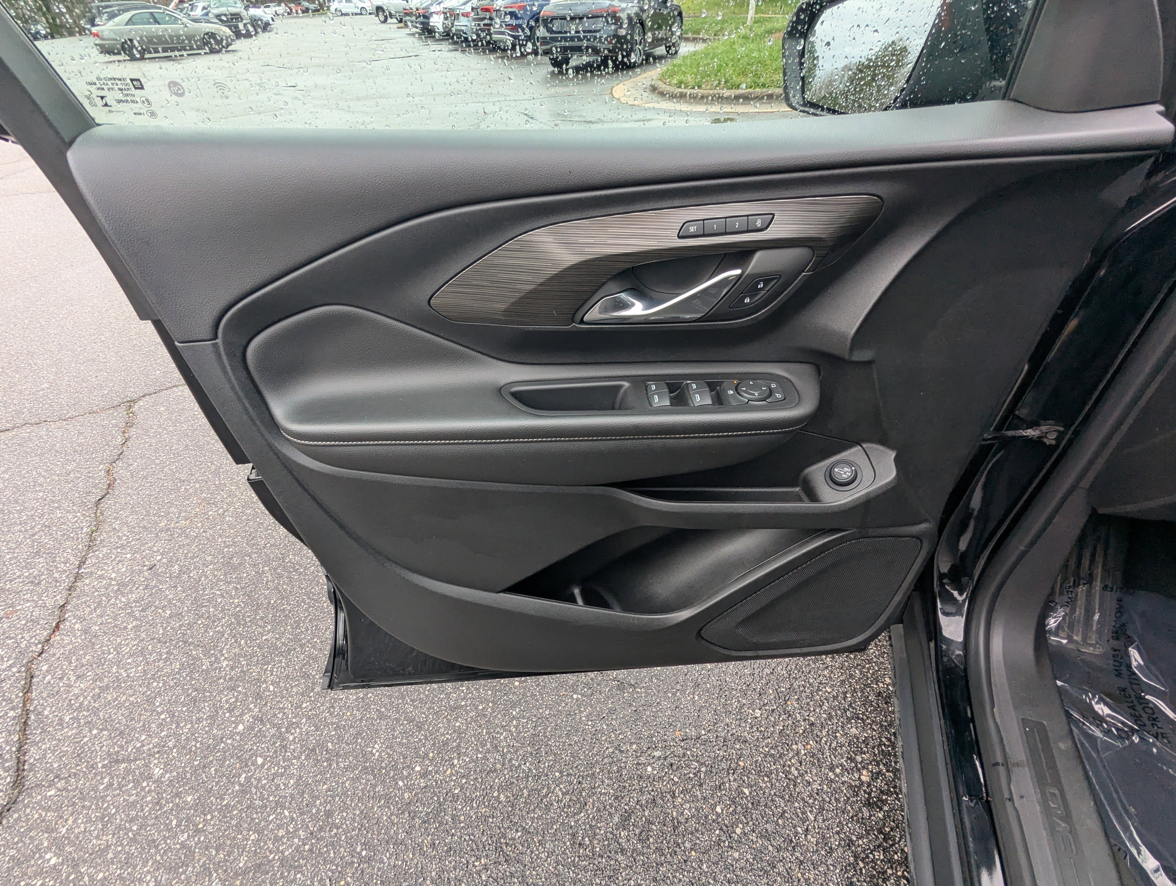 Used 2023 GMC Terrain SLT image 16