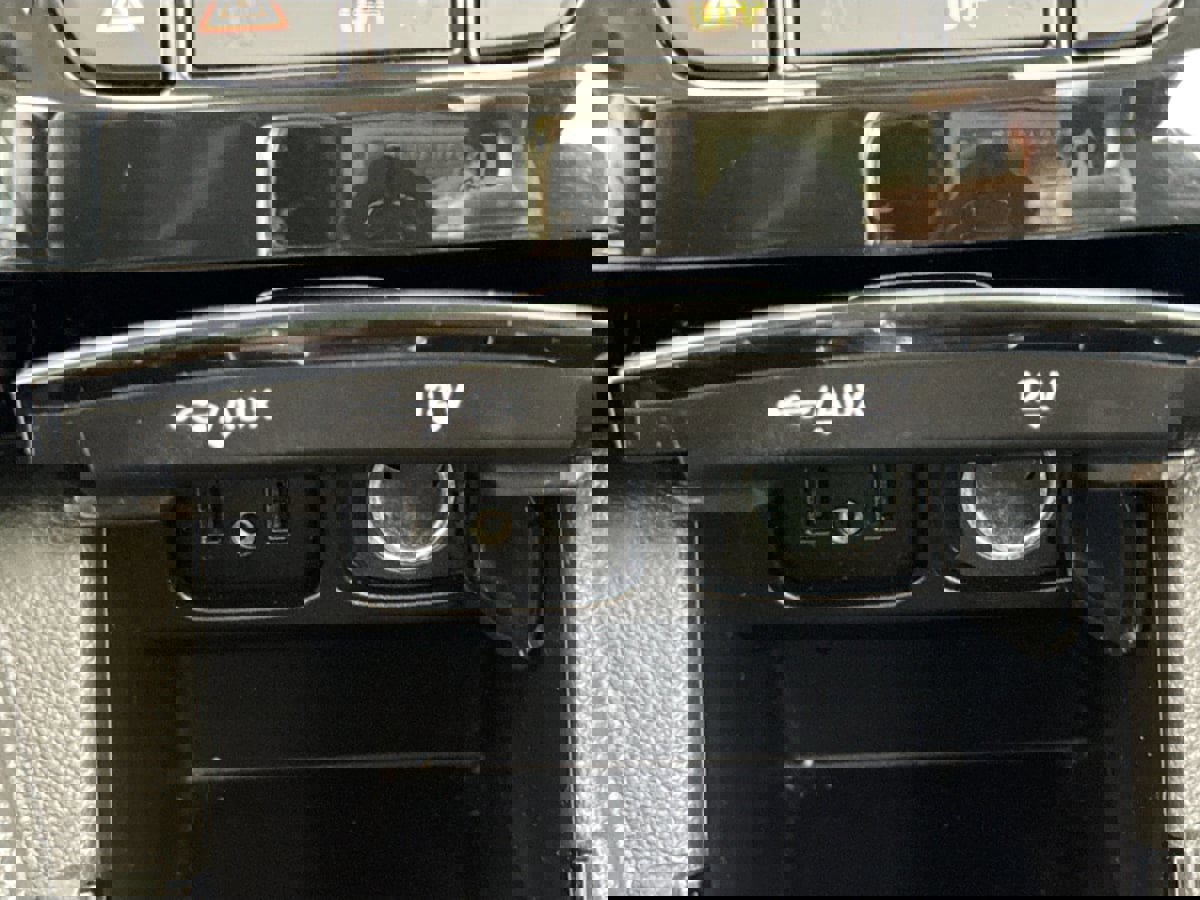 Used 2018 Buick Encore Preferred image 17