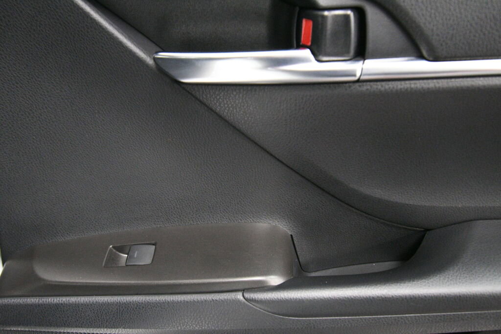 Used 2024 Toyota Camry SE image 23